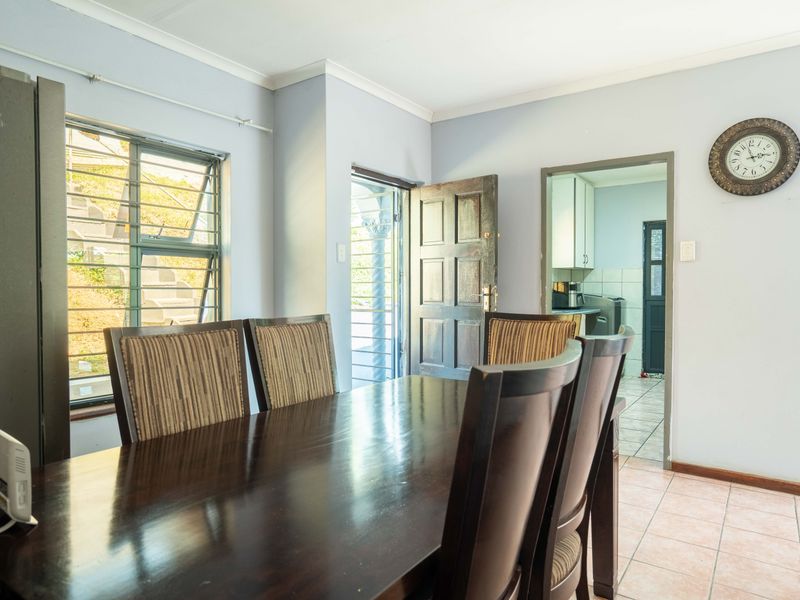 Spacious Family Home in Peaceful Doonheights - Photo 8