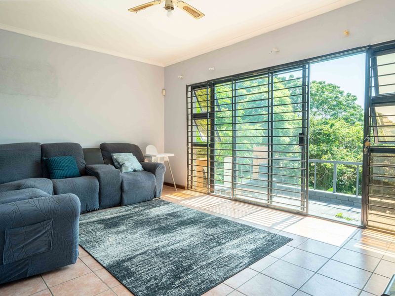 Spacious Family Home in Peaceful Doonheights - Photo 6