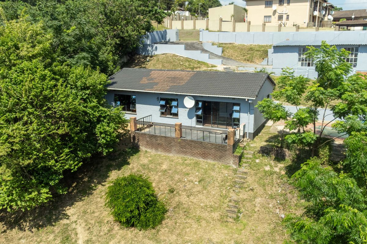 Spacious Family Home in Peaceful Doonheights - Photo 2