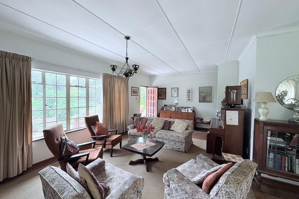 Modest home in the heart of Hilton with a generous sized cottage - Photo 5