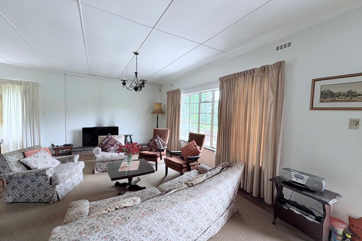 Modest home in the heart of Hilton with a generous sized cottage - Photo 4