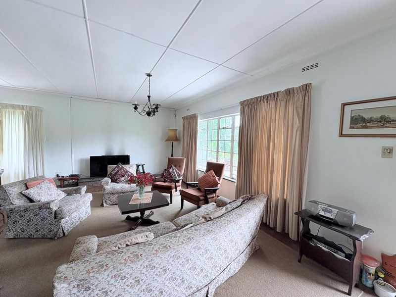 Modest home in the heart of Hilton with a generous sized cottage - Photo 4