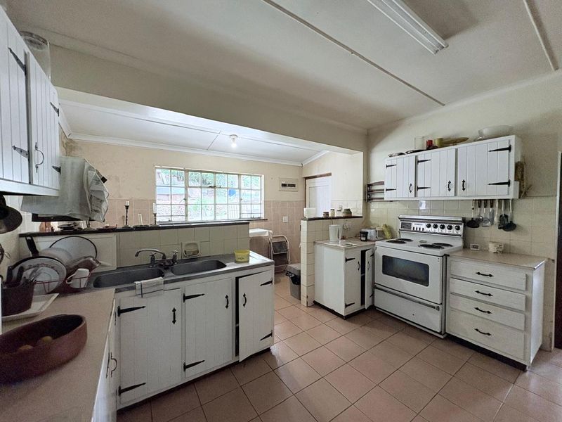 Modest home in the heart of Hilton with a generous sized cottage - Photo 10