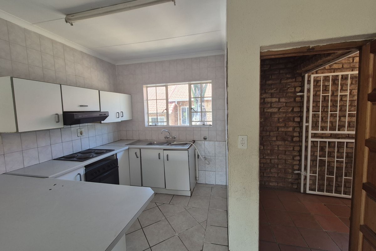 Spacious Townhouse Brimming with Potential - Photo 3