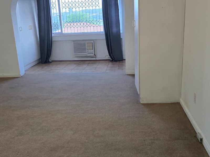 Conveniently Located 2 Bedroom Flat In A Small Complex - Photo 7