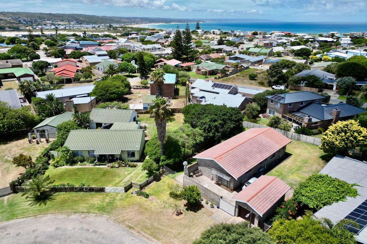 Stylish Low-Maintenance Home in Sought-After Stilbaai Harbour - Photo 3