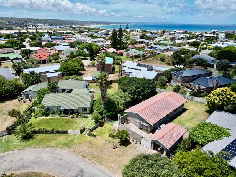 Stylish Low-Maintenance Home in Sought-After Stilbaai Harbour - Photo 3