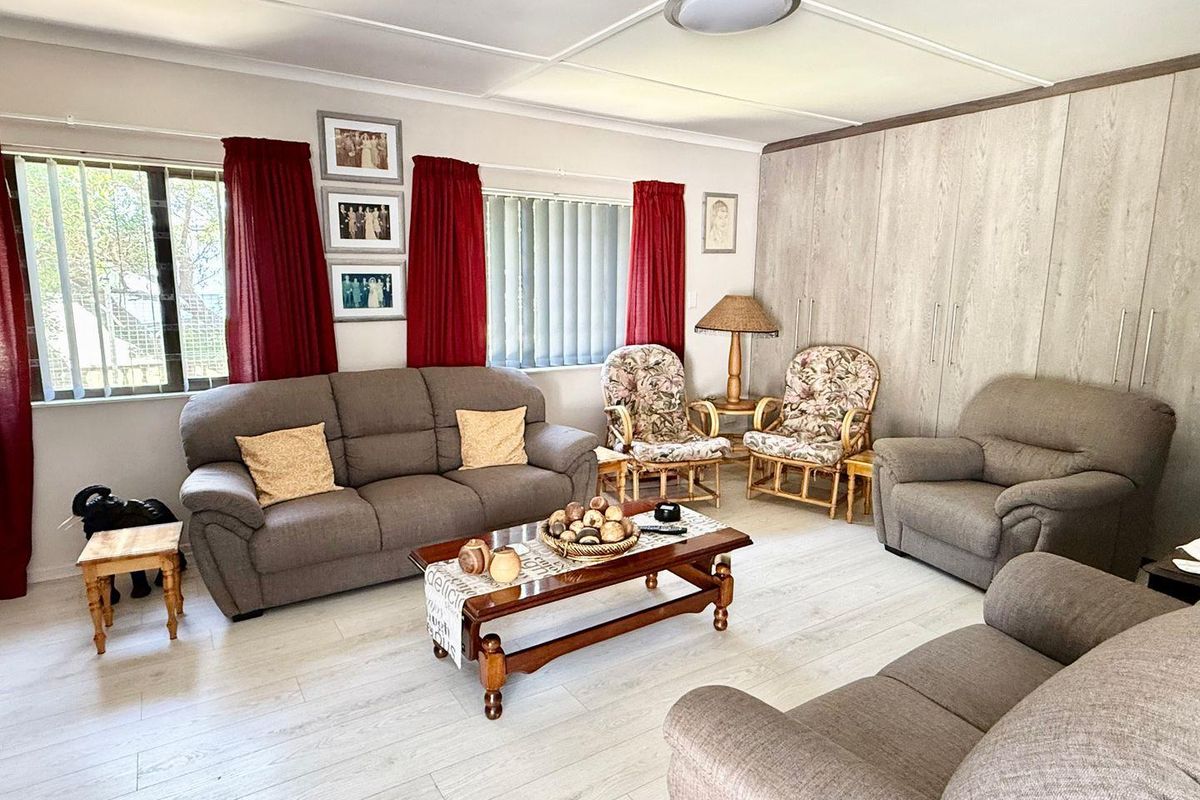 Stylish Low-Maintenance Home in Sought-After Stilbaai Harbour - Photo 5