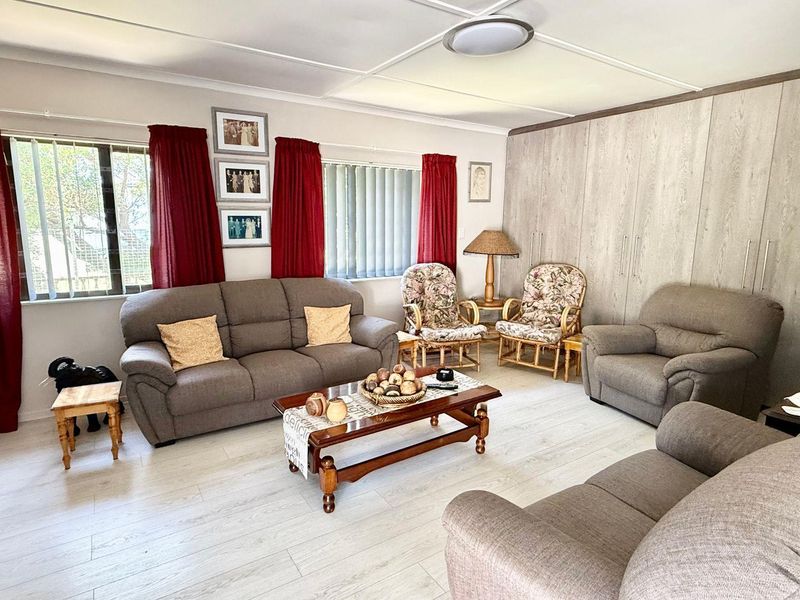 Stylish Low-Maintenance Home in Sought-After Stilbaai Harbour - Photo 5