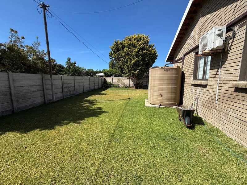 Stylish Low-Maintenance Home in Sought-After Stilbaai Harbour - Photo 9