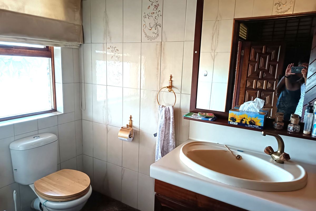 One-of-a-Kind Luxury Estate | Grand Family Home on 2,008m2 Erf | Kenleaf - Photo 5