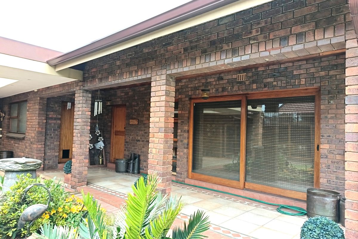 One-of-a-Kind Luxury Estate | Grand Family Home on 2,008m2 Erf | Kenleaf - Photo 4