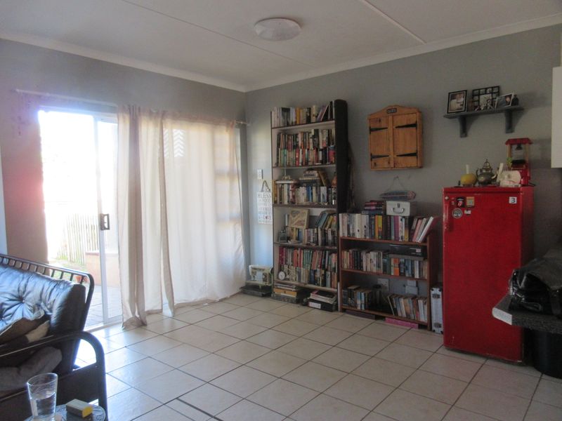 Two Bedroom Lock-Up-and-Go Unit on the West Bank of Port Alfred - Photo 3