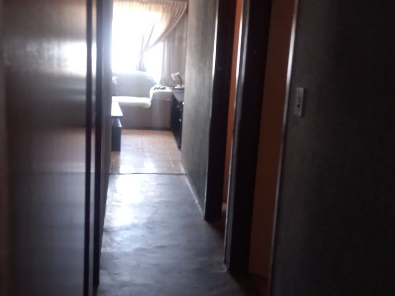 Elegant and Spacious Three-Bedroom Home in a Prime Location!!! - Photo 4