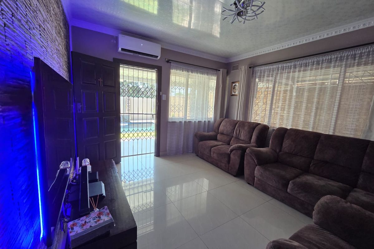 Refined Living In The Heart Of Merebank: A Touch Of Class - Photo 2