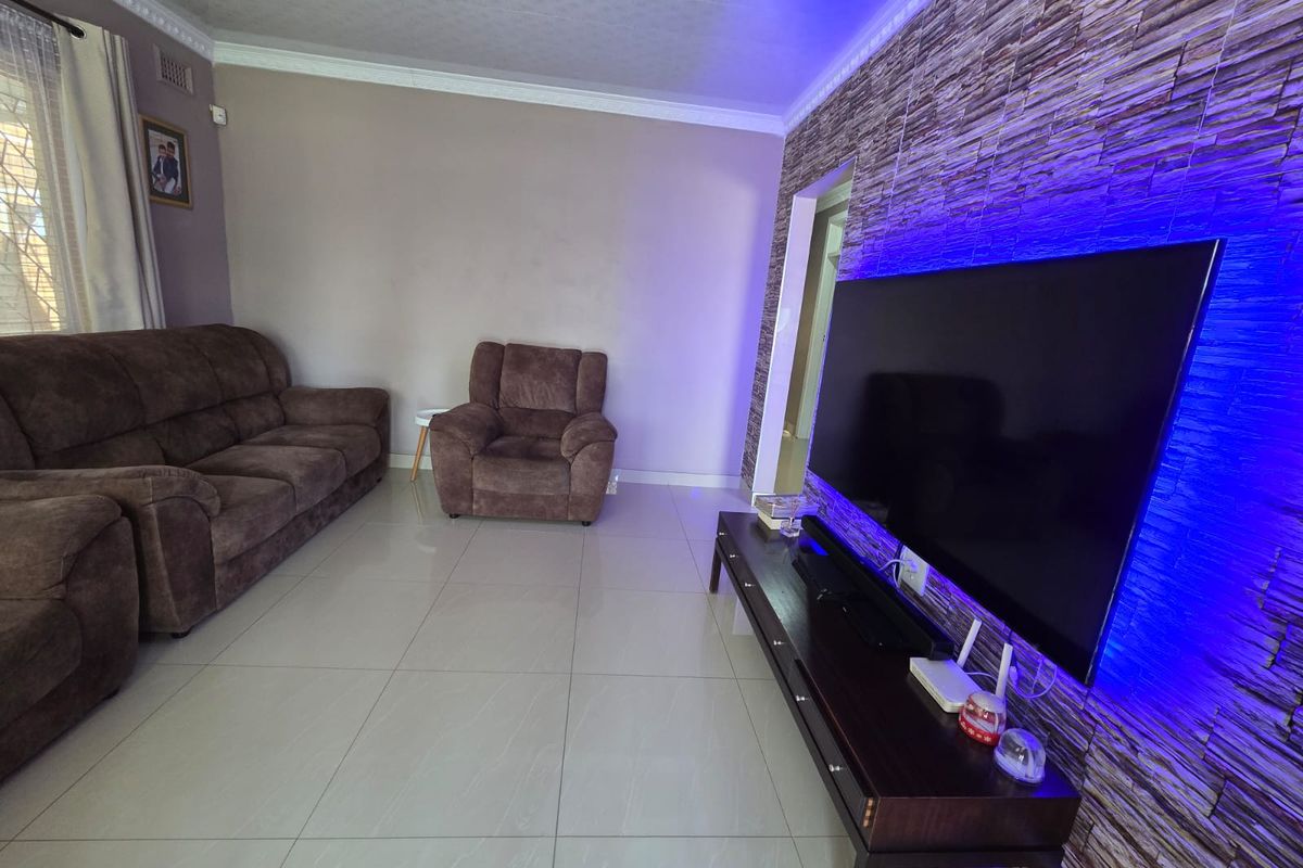 Refined Living In The Heart Of Merebank: A Touch Of Class - Photo 4