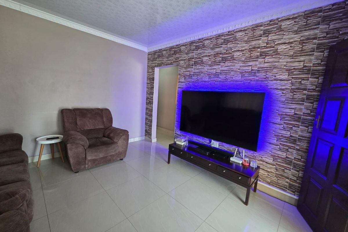 Refined Living In The Heart Of Merebank: A Touch Of Class - Photo 3