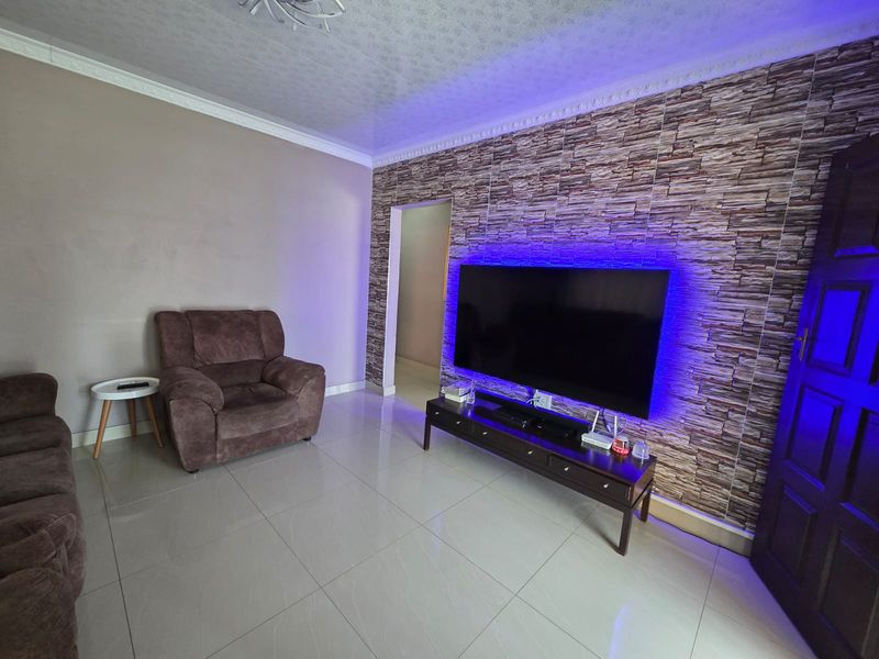 Refined Living In The Heart Of Merebank: A Touch Of Class - Photo 3