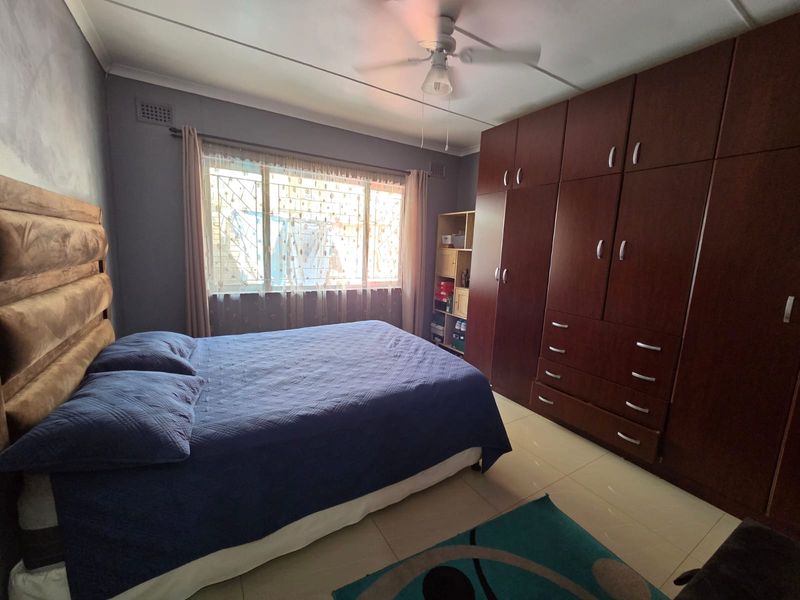 Refined Living In The Heart Of Merebank: A Touch Of Class - Photo 9