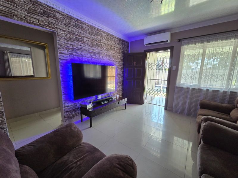 Refined Living In The Heart Of Merebank: A Touch Of Class - Photo 5