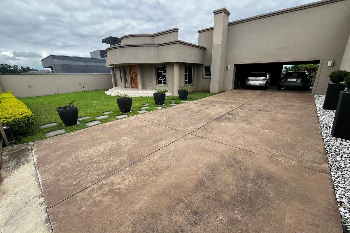 Stunning Family Home in Sought-After Mountain Rise - Photo 2