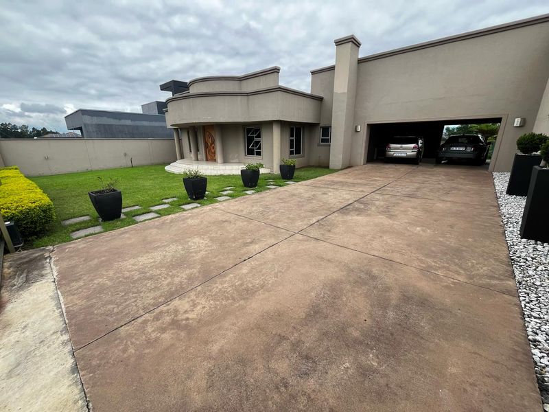 Stunning Family Home in Sought-After Mountain Rise - Photo 2