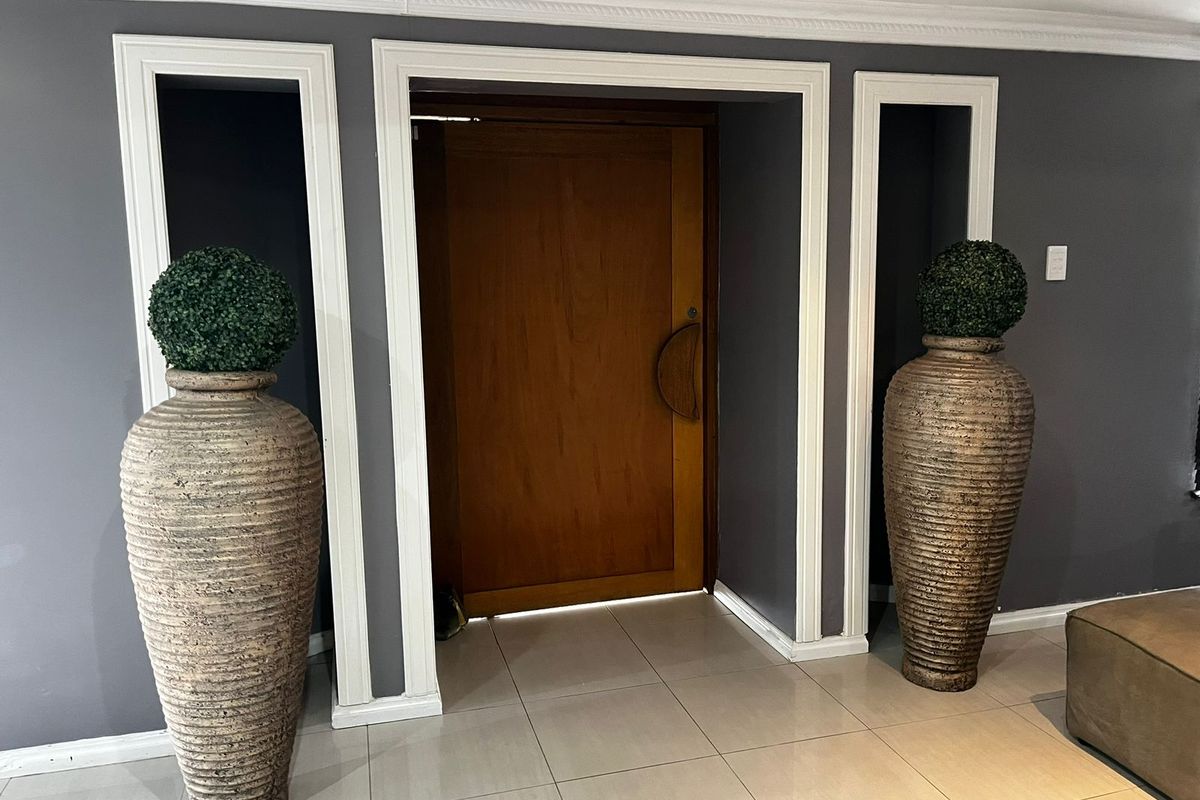 Stunning Family Home in Sought-After Mountain Rise - Photo 3