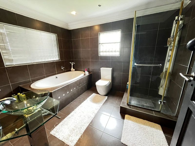 Stunning Family Home in Sought-After Mountain Rise - Photo 10