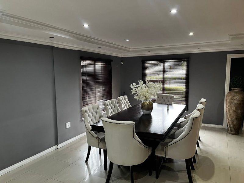 Stunning Family Home in Sought-After Mountain Rise - Photo 4