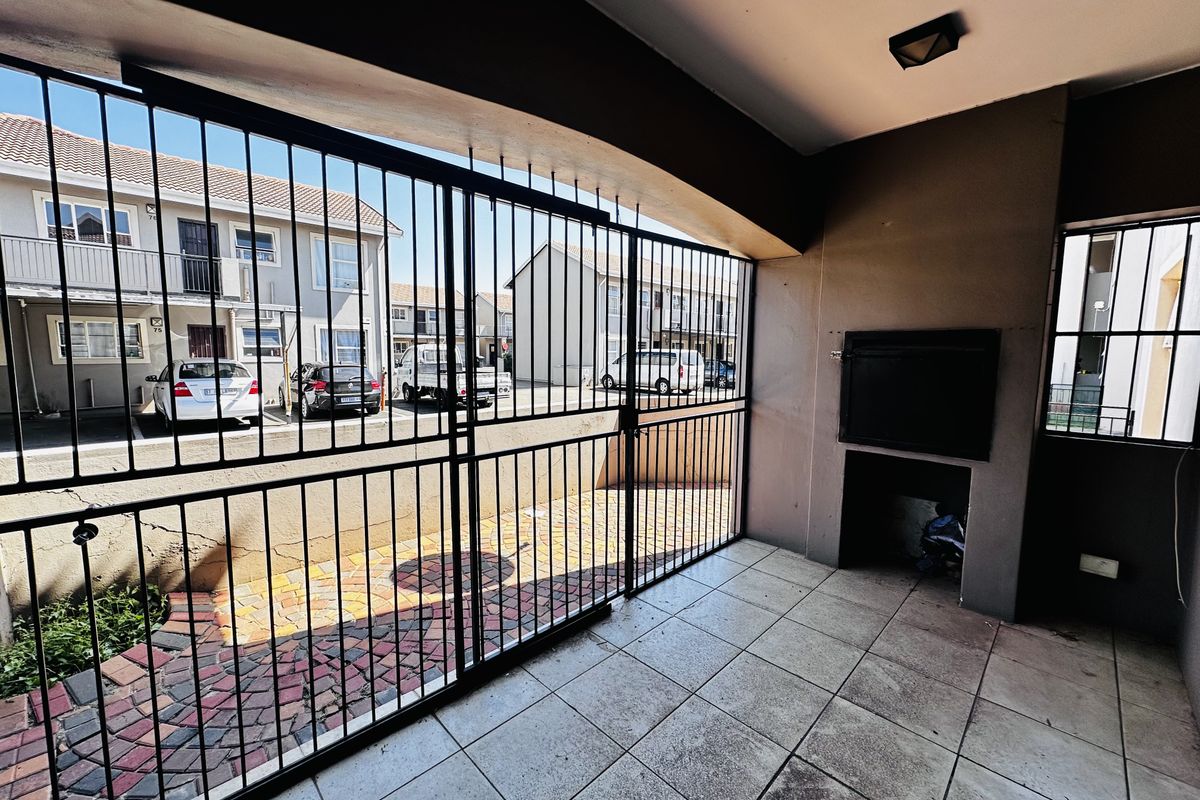 One-Bedroom Ground Floor Unit with Patio & Built-In Braai - Photo 5