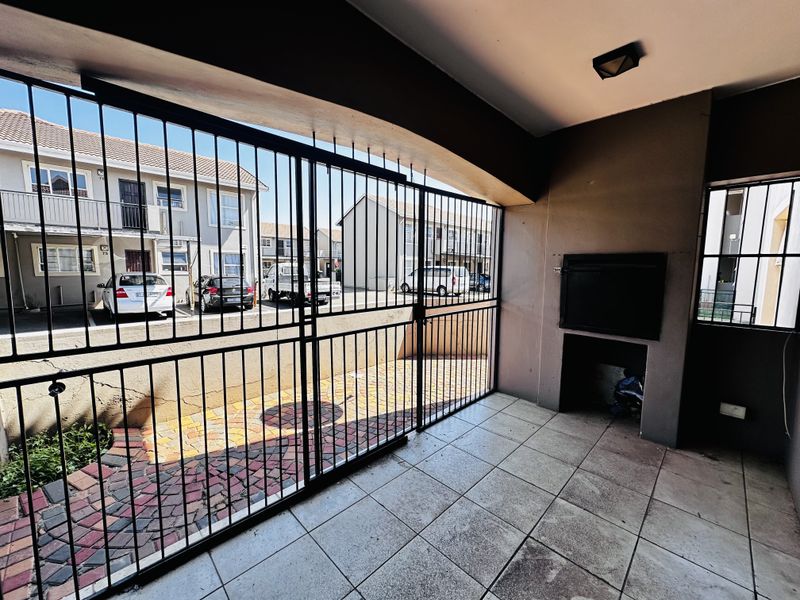 One-Bedroom Ground Floor Unit with Patio & Built-In Braai - Photo 5