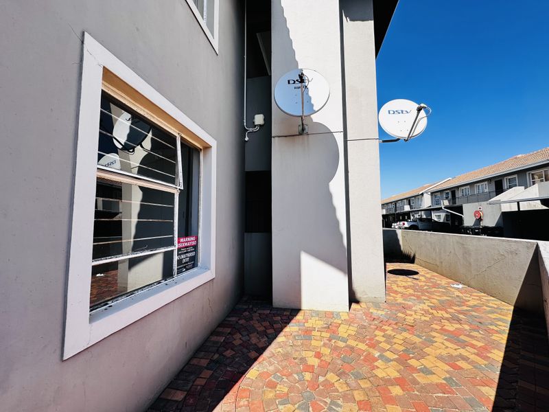 One-Bedroom Ground Floor Unit with Patio & Built-In Braai - Photo 10