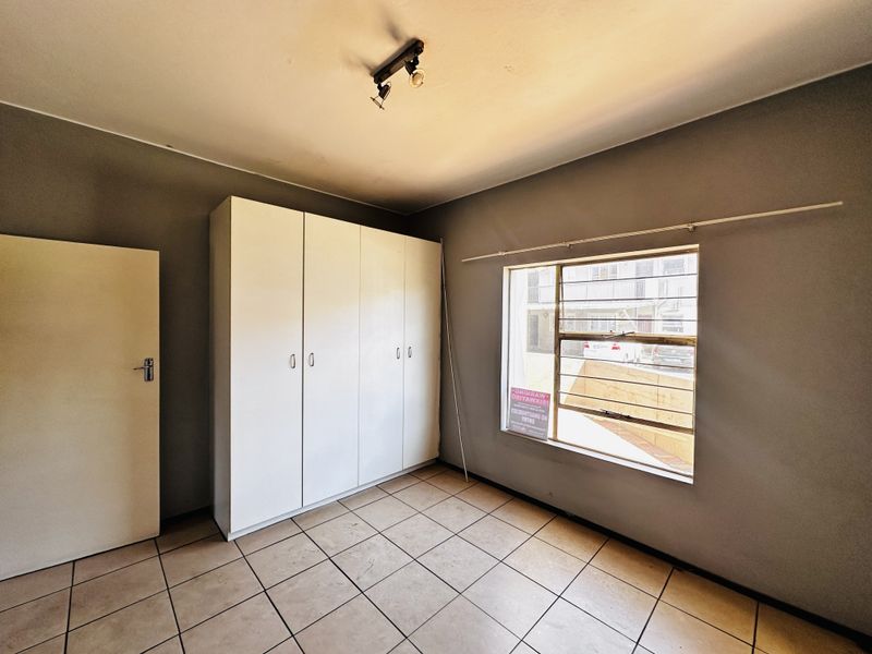 One-Bedroom Ground Floor Unit with Patio & Built-In Braai - Photo 9