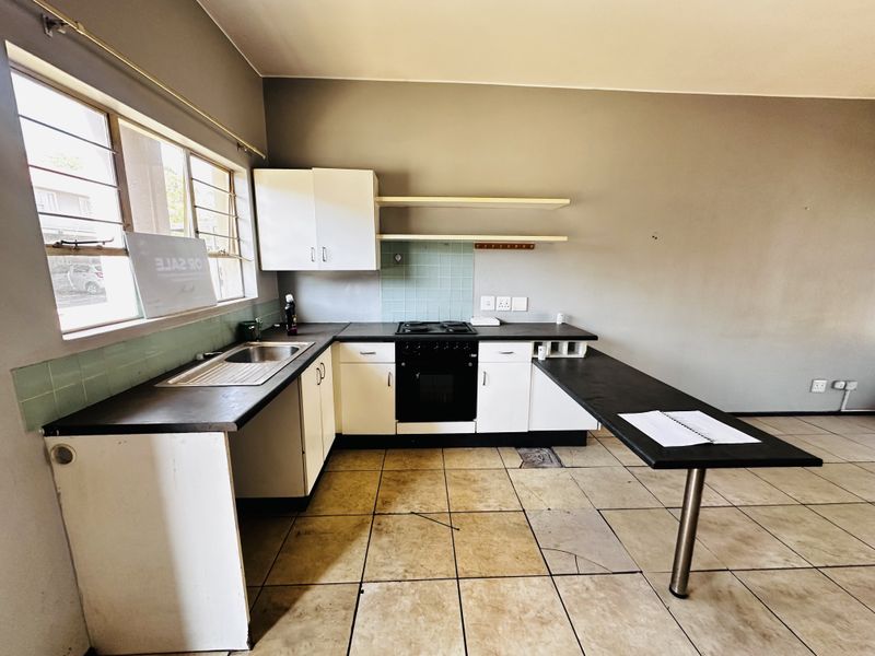 One-Bedroom Ground Floor Unit with Patio & Built-In Braai - Photo 2