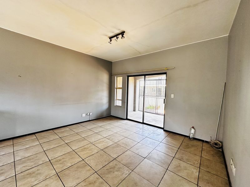 One-Bedroom Ground Floor Unit with Patio & Built-In Braai - Photo 4
