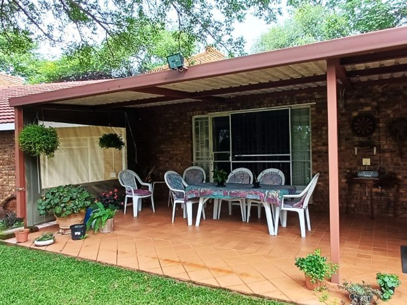 Spacious Family Home in Nylstroom / Modimolle. - Photo 2