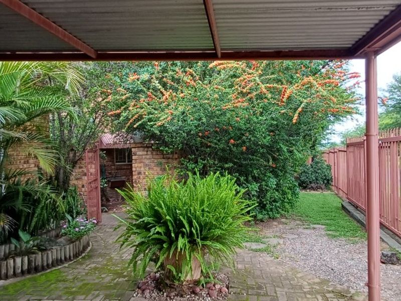 Spacious Family Home in Nylstroom / Modimolle. - Photo 6