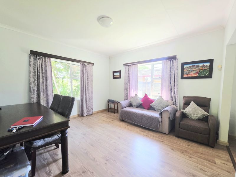 Elegant Family Living with Modern Luxury & Solar Efficiency - Photo 9