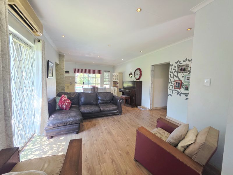 Elegant Family Living with Modern Luxury & Solar Efficiency - Photo 8