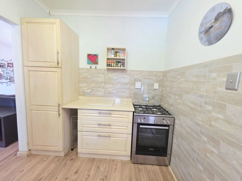 Elegant Family Living with Modern Luxury & Solar Efficiency - Photo 3