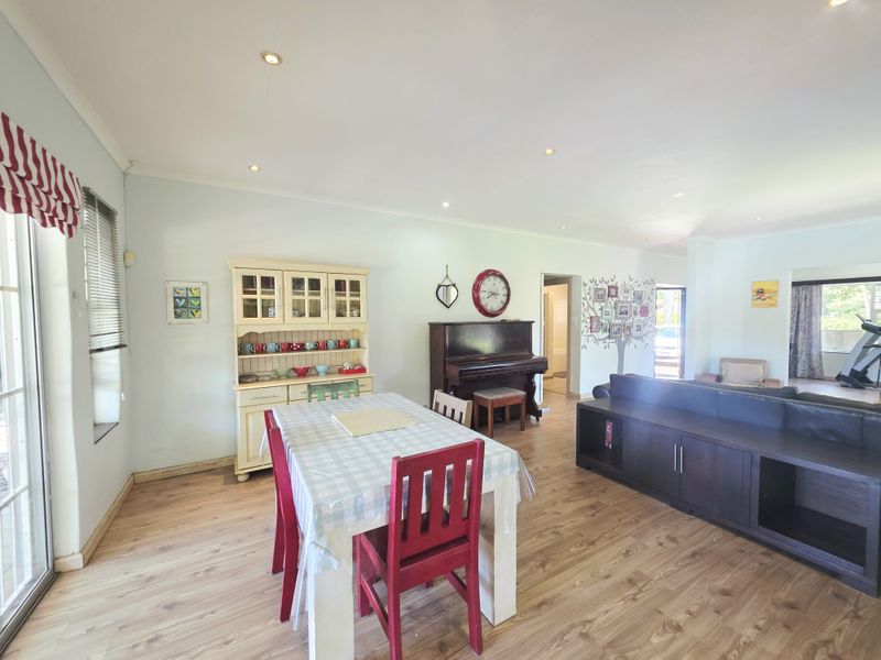 Elegant Family Living with Modern Luxury & Solar Efficiency - Photo 7