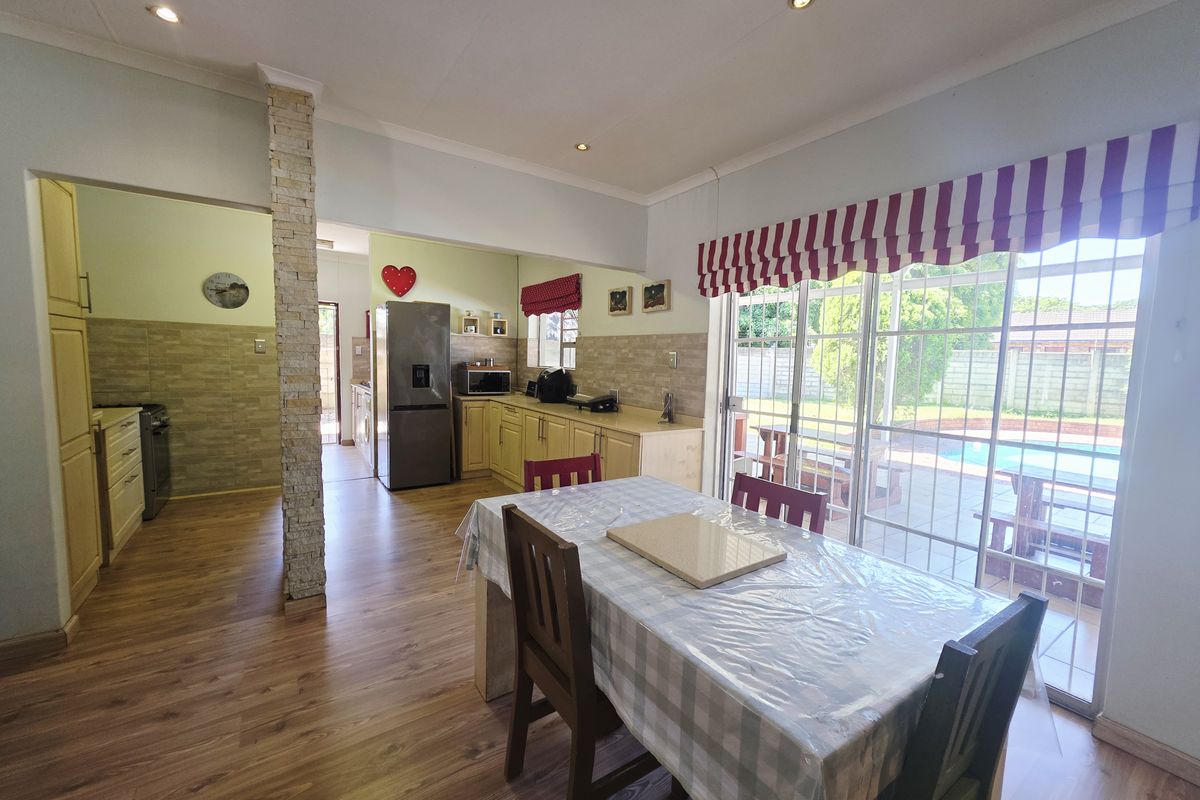 Elegant Family Living with Modern Luxury & Solar Efficiency - Photo 5