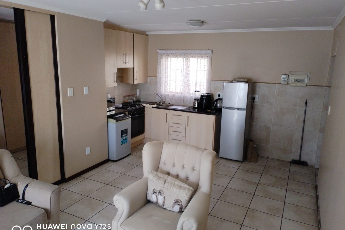 Exquisite 1 Bedroom Apartment with Expansive Open Plan Living Space - Photo 3