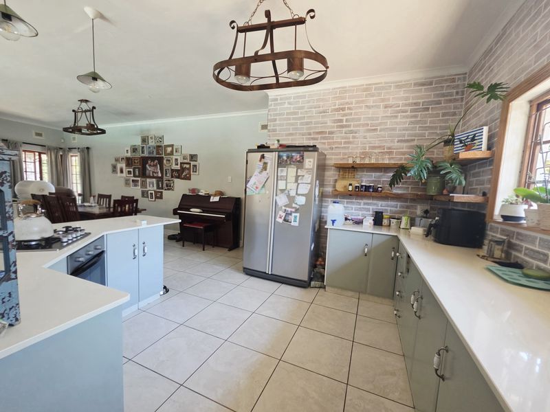 Luxury Family Residence in Prime Panorama Location - Photo 3