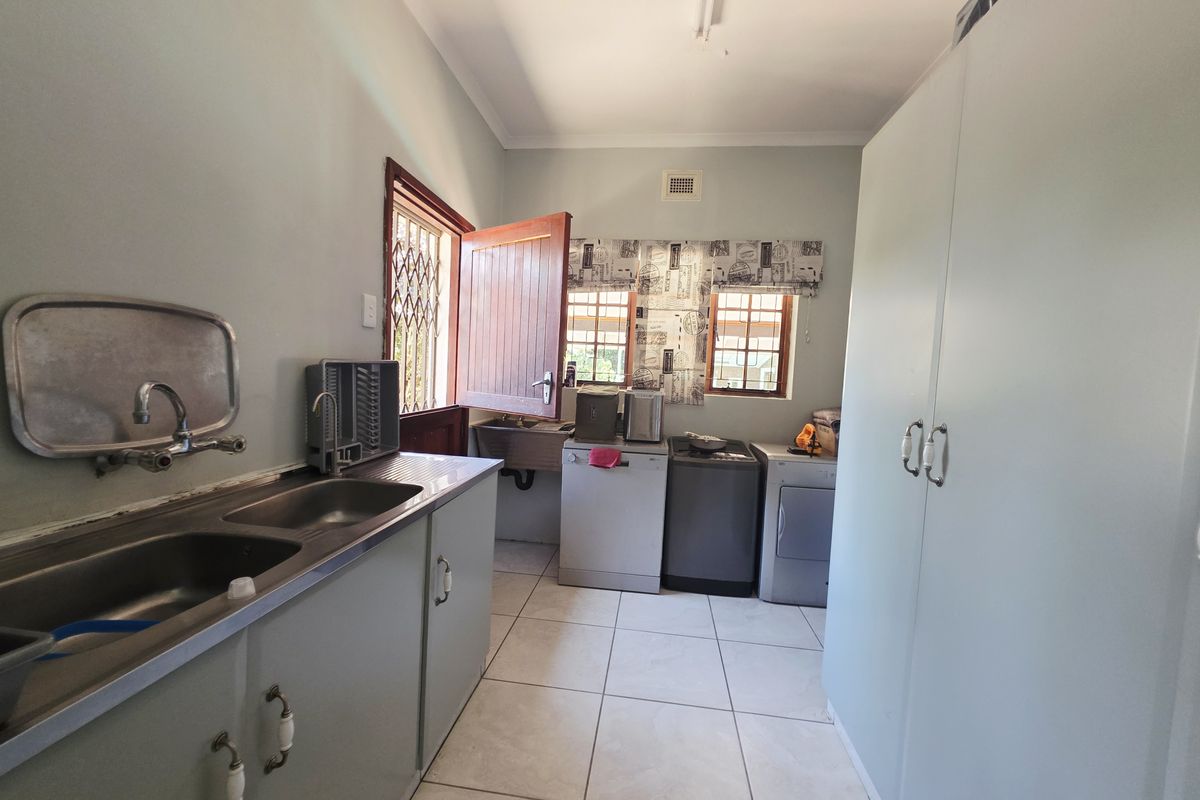 Luxury Family Residence in Prime Panorama Location - Photo 5