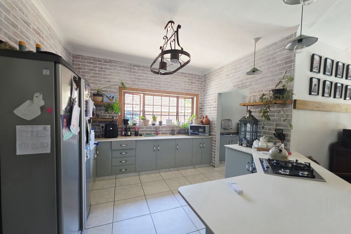 Luxury Family Residence in Prime Panorama Location - Photo 4