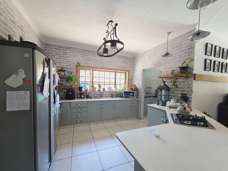 Luxury Family Residence in Prime Panorama Location - Photo 4