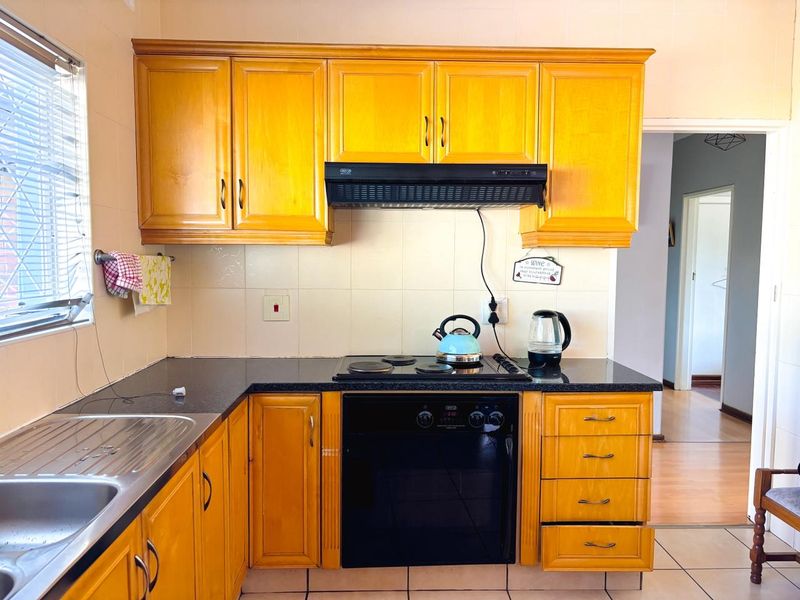 Five Bedroom Home New to the Market! - Photo 3