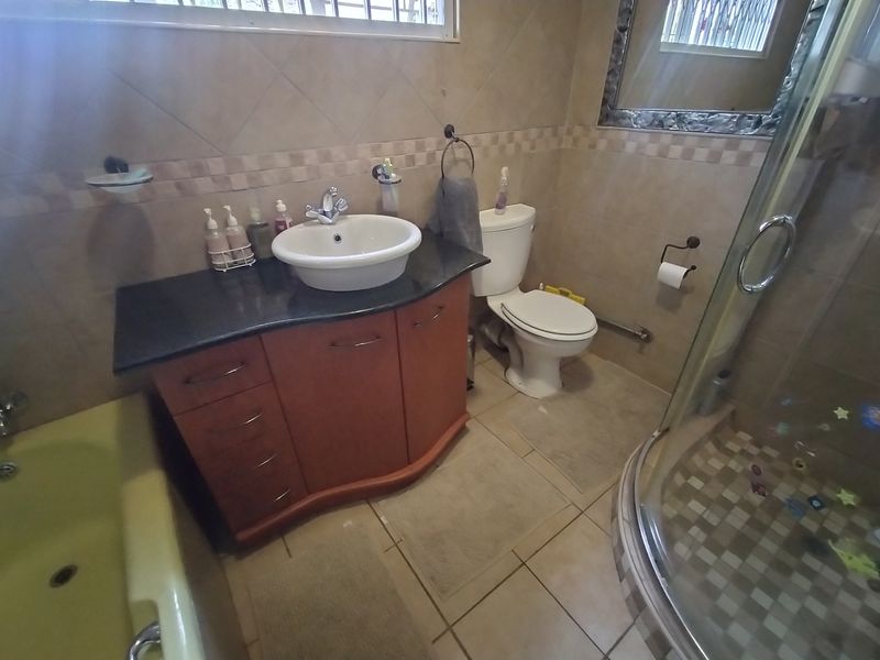 Neat and Spacious Living in a Tranquil Pretoria North Setting - Photo 9