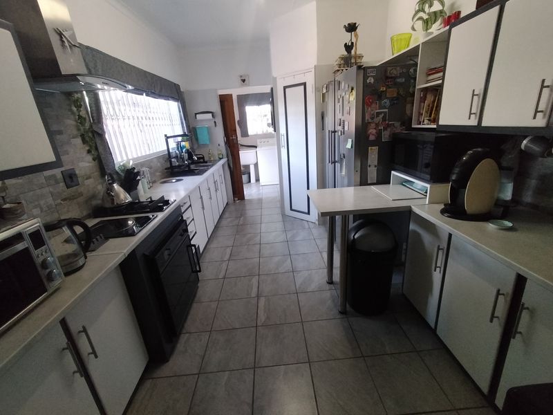 Neat and Spacious Living in a Tranquil Pretoria North Setting - Photo 7